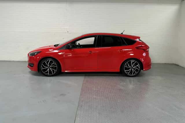 Ford Focus (2018) thumbnail 3