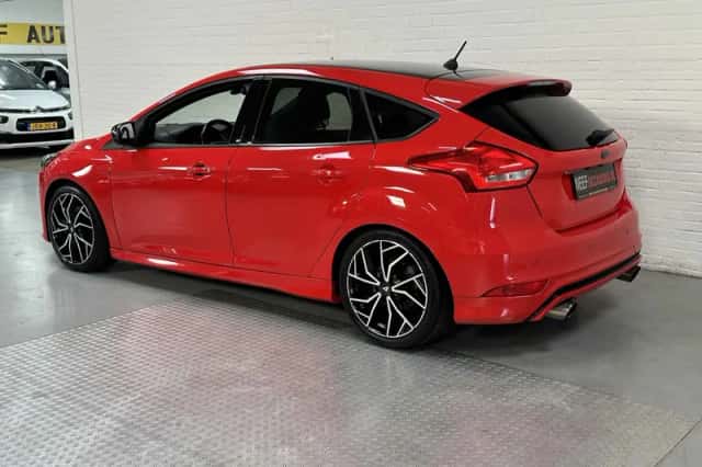 Ford Focus (2018) thumbnail 4