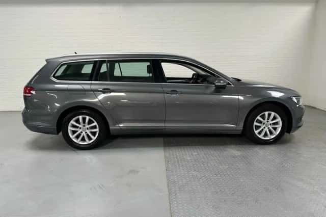 Volkswagen Passat (2017) thumbnail 4