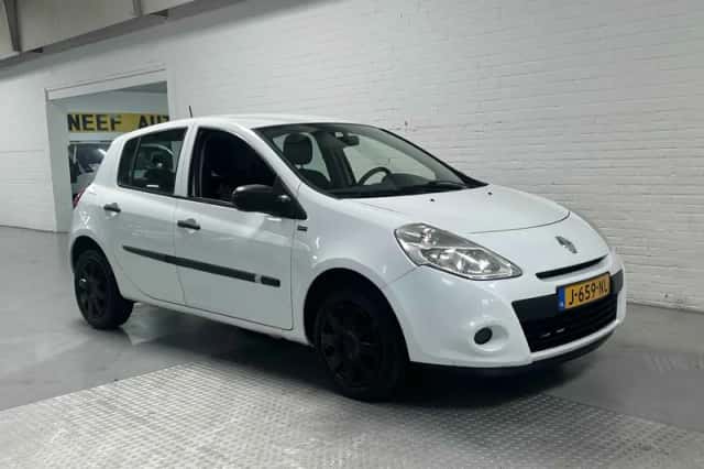 Renault Clio (2012) thumbnail 2