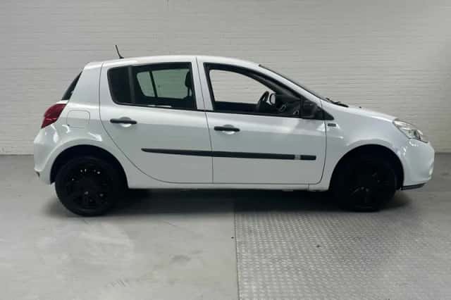 Renault Clio (2012) thumbnail 3