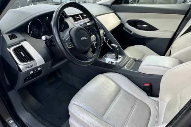Jaguar E-Pace (2019) thumbnail 3