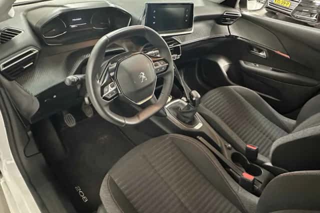 Peugeot 208 (2023) thumbnail 5
