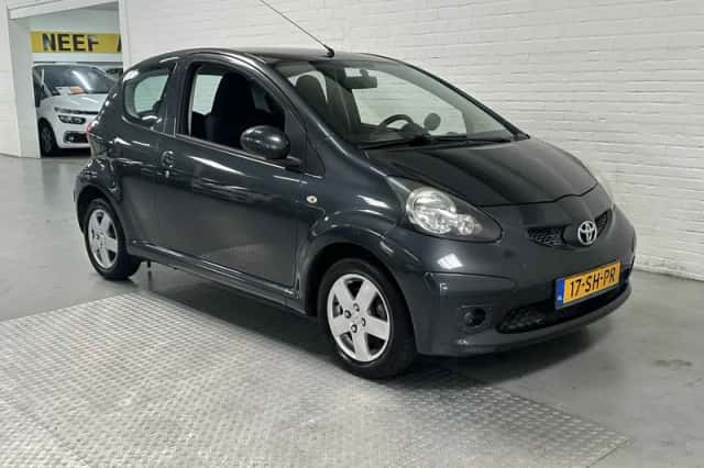 Toyota Aygo (2006) thumbnail 2