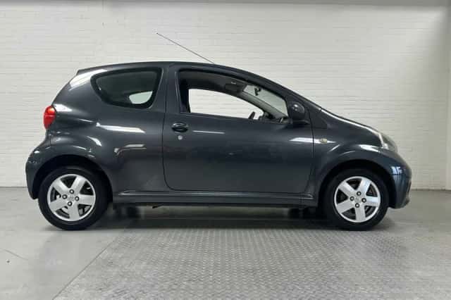 Toyota Aygo (2006) thumbnail 3