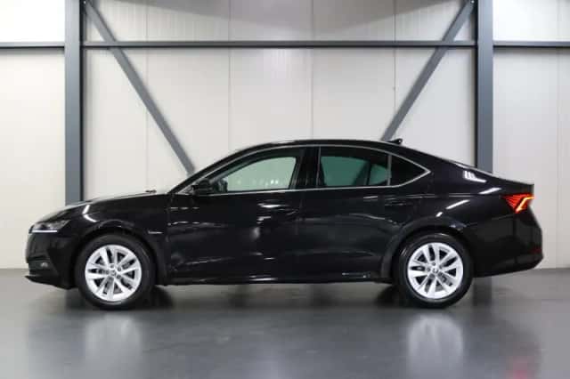 Škoda Octavia (2024) thumbnail 2