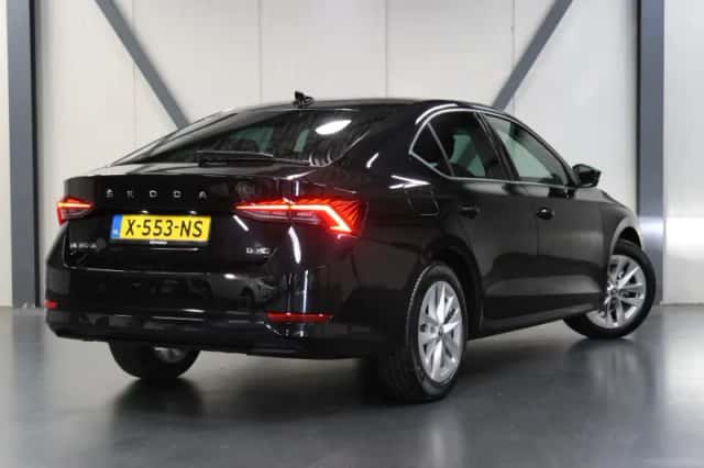 Škoda Octavia (2024) thumbnail 3