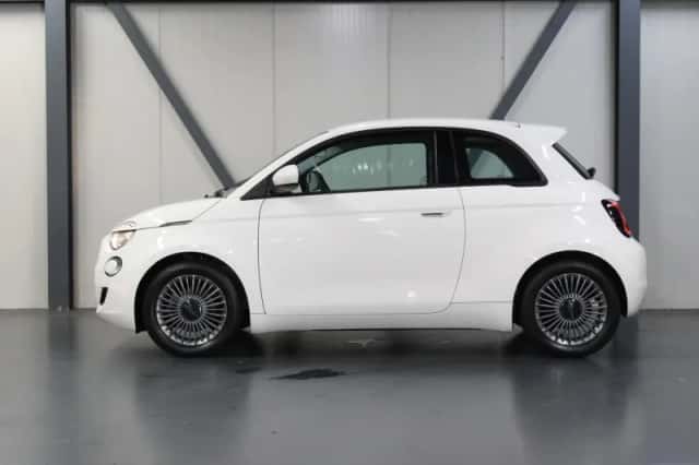 Fiat 500e (2022) thumbnail 2