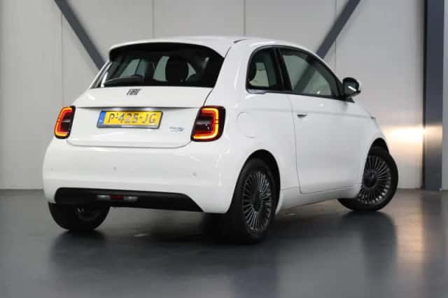 Fiat 500e (2022) thumbnail 3