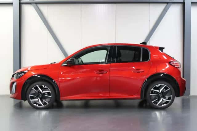 Peugeot 208 (2024) thumbnail 2