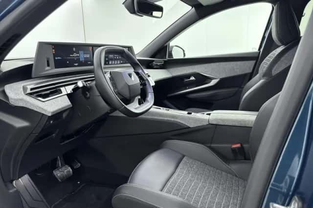Peugeot e-3008 (2025) thumbnail 6