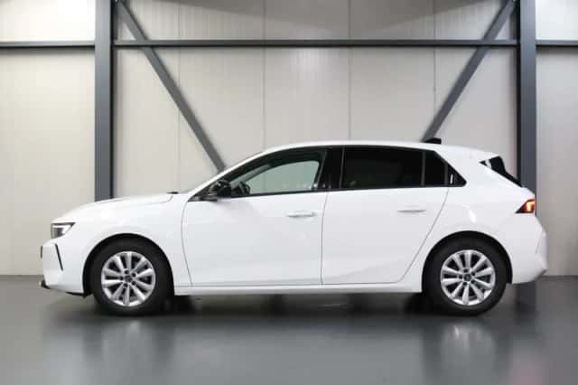 Opel Astra (2022) thumbnail 2