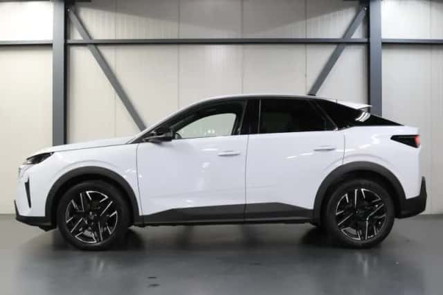 Peugeot 3008 (2025) thumbnail 2