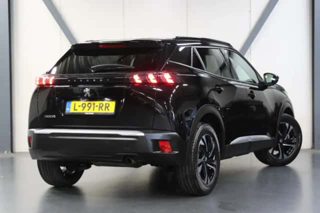 Peugeot 2008 (2021) thumbnail 3