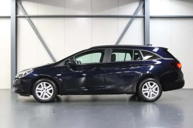 Opel Astra (2018) thumbnail 2
