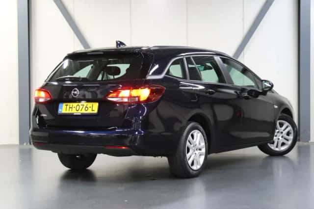 Opel Astra (2018) thumbnail 3