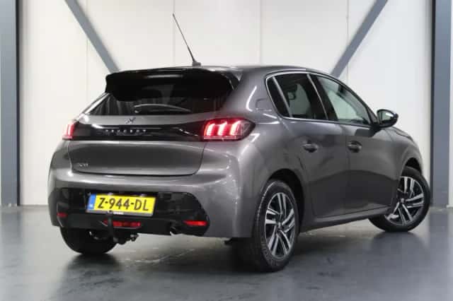 Peugeot 208 (2023) thumbnail 3