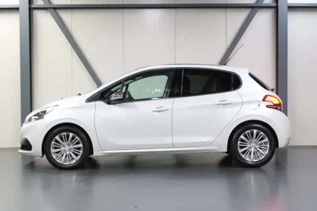 Peugeot 208 (2017) thumbnail 2