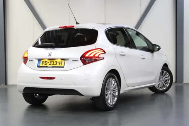 Peugeot 208 (2017) thumbnail 3