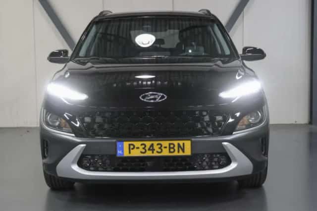 Hyundai Kona (2022) thumbnail 4
