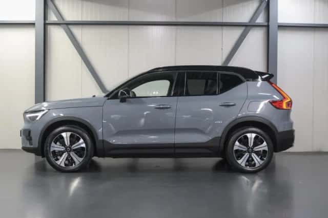 Volvo XC40 (2022) thumbnail 2