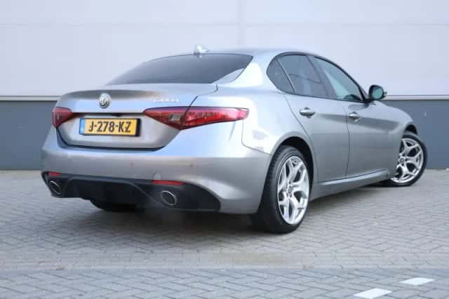 Alfa Romeo Giulia (2020) thumbnail 3