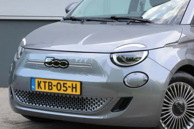 Fiat 500C (2023) thumbnail 6