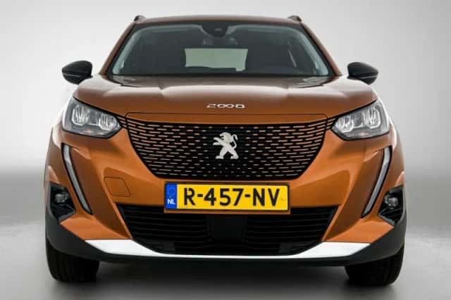 Peugeot e-2008 (2022) thumbnail 4