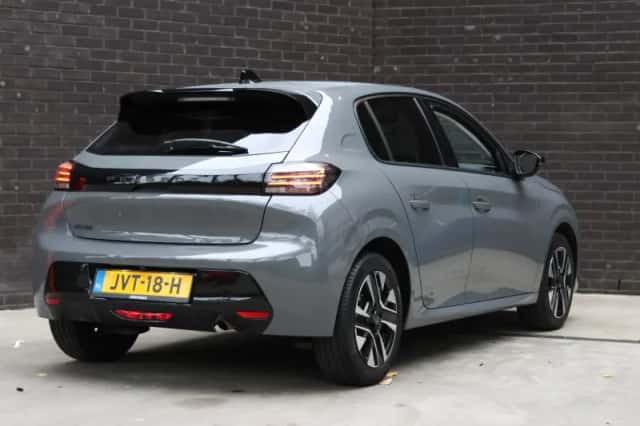 Peugeot 208 (2024) thumbnail 3
