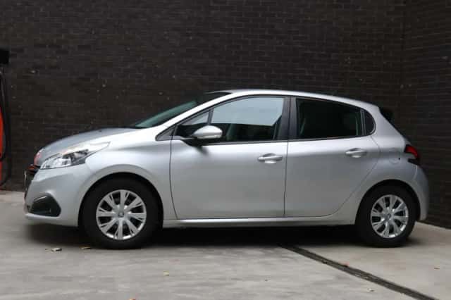 Peugeot 208 (2017) thumbnail 2