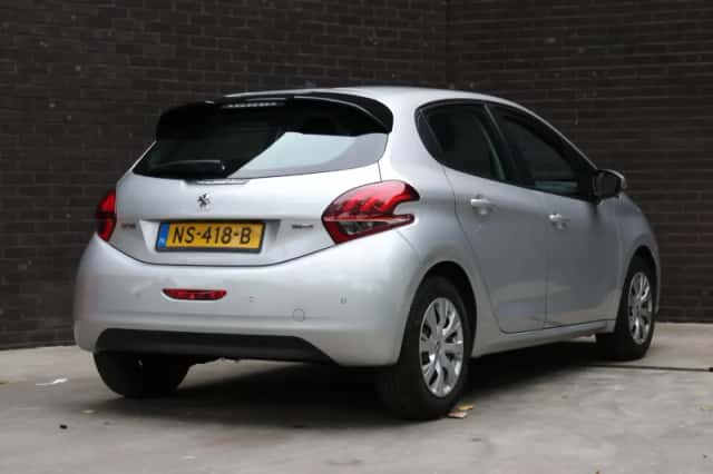 Peugeot 208 (2017) thumbnail 3