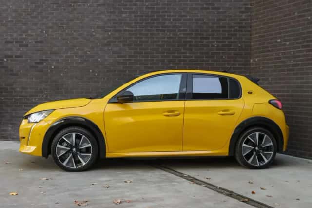 Peugeot e-208 (2021) thumbnail 2