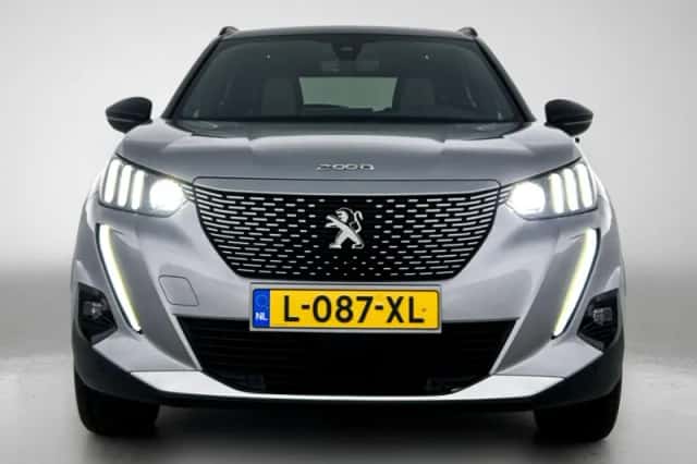 Peugeot e-2008 (2021) thumbnail 4
