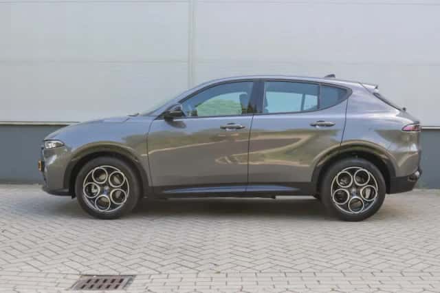 Alfa Romeo Tonale (2024) thumbnail 2