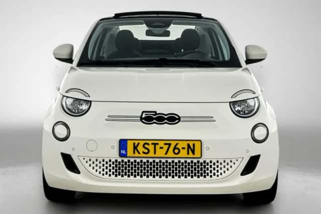 Fiat 500C (2023) thumbnail 4