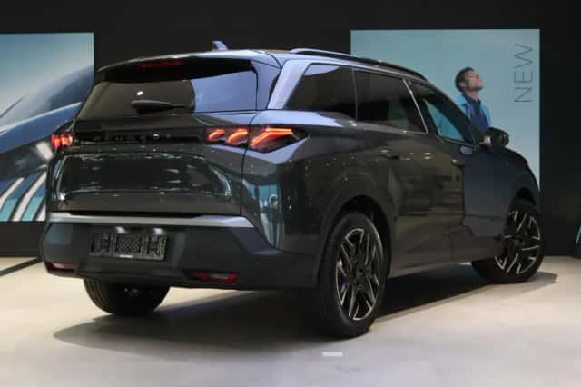 Peugeot 5008 (2026) thumbnail 3