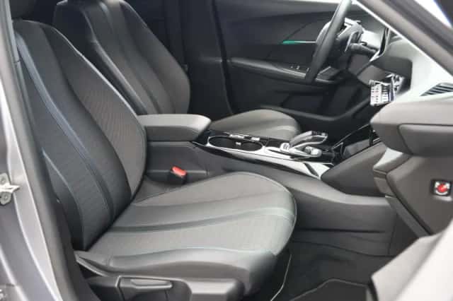 Peugeot 2008 (2022) thumbnail 5