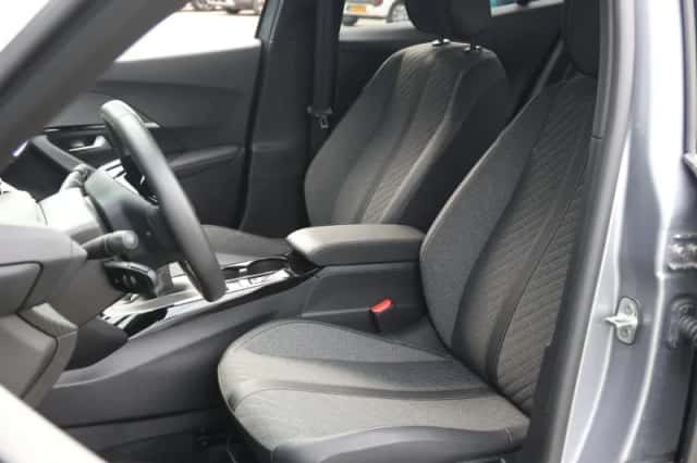 Peugeot 2008 (2025) thumbnail 6