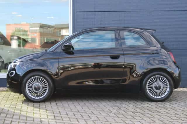 Fiat 500 (2023) thumbnail 2