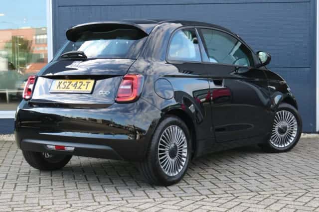 Fiat 500 (2023) thumbnail 3