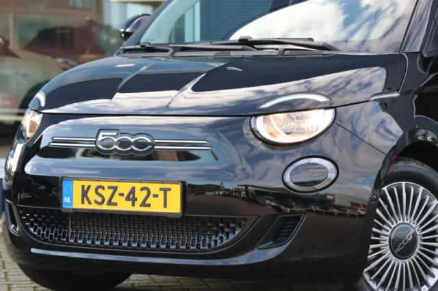 Fiat 500 (2023) thumbnail 5