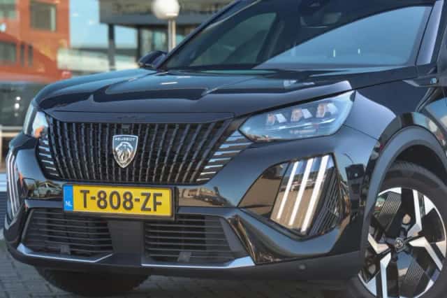 Peugeot e-2008 (2023) thumbnail 6