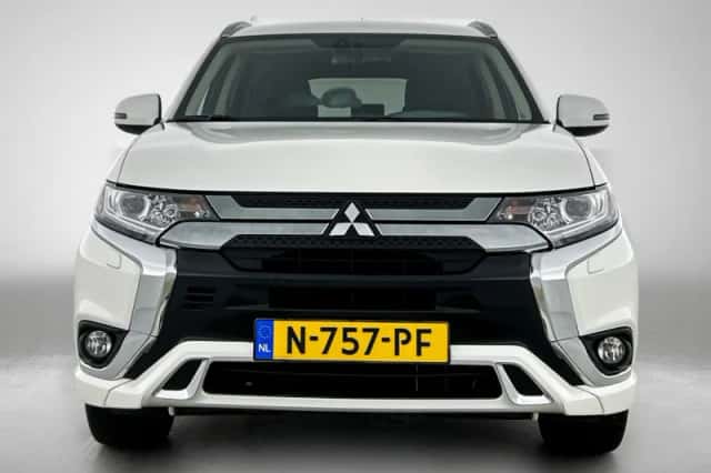 Mitsubishi Outlander (2019) thumbnail 4
