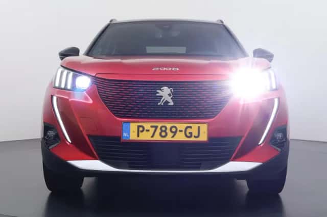 Peugeot e-2008 (2022) thumbnail 3
