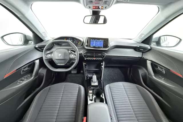 Peugeot e-2008 (2021) thumbnail 4