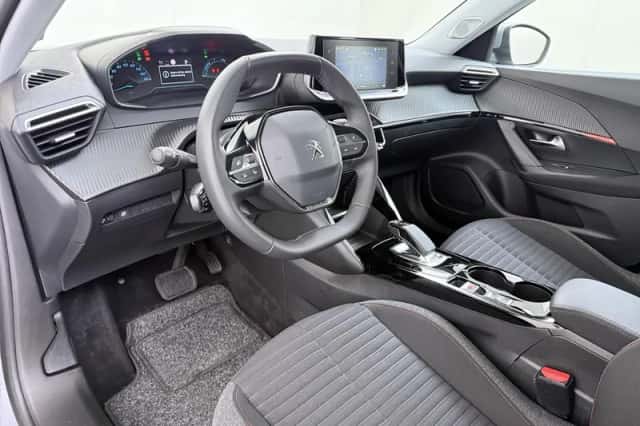 Peugeot e-2008 (2021) thumbnail 5