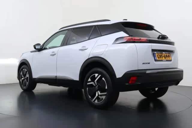 Peugeot 2008 (2024) thumbnail 5