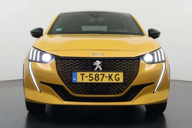 Peugeot e-208 (2023) thumbnail 3