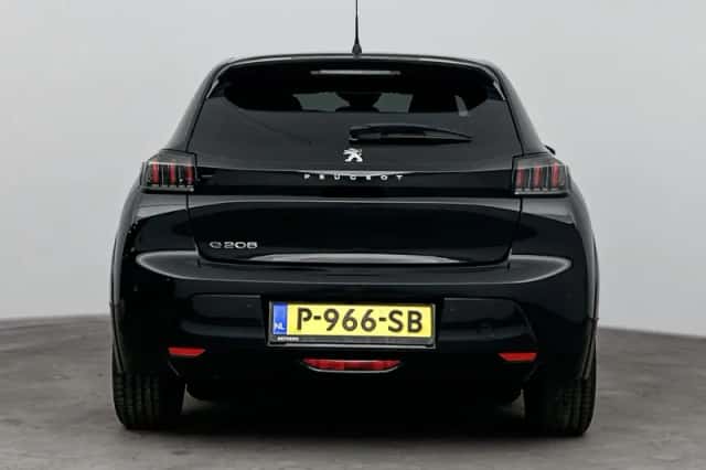 Peugeot e-208 (2022) thumbnail 4