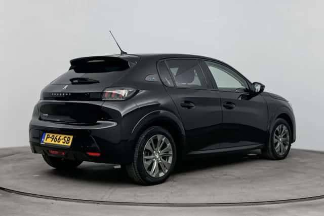 Peugeot e-208 (2022) thumbnail 5
